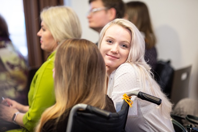 Участница мероприятия в инвалидной коляске